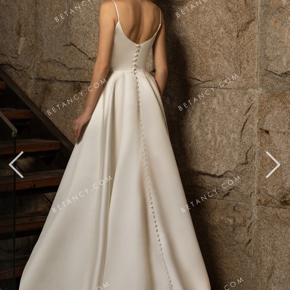 Simple Yet Chic Luster Satin Bridal Gown with Pockets - Picture 5 of 8
